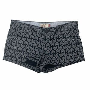 Black Cuffed Chino Shorts Size 7 Zig Zag Print